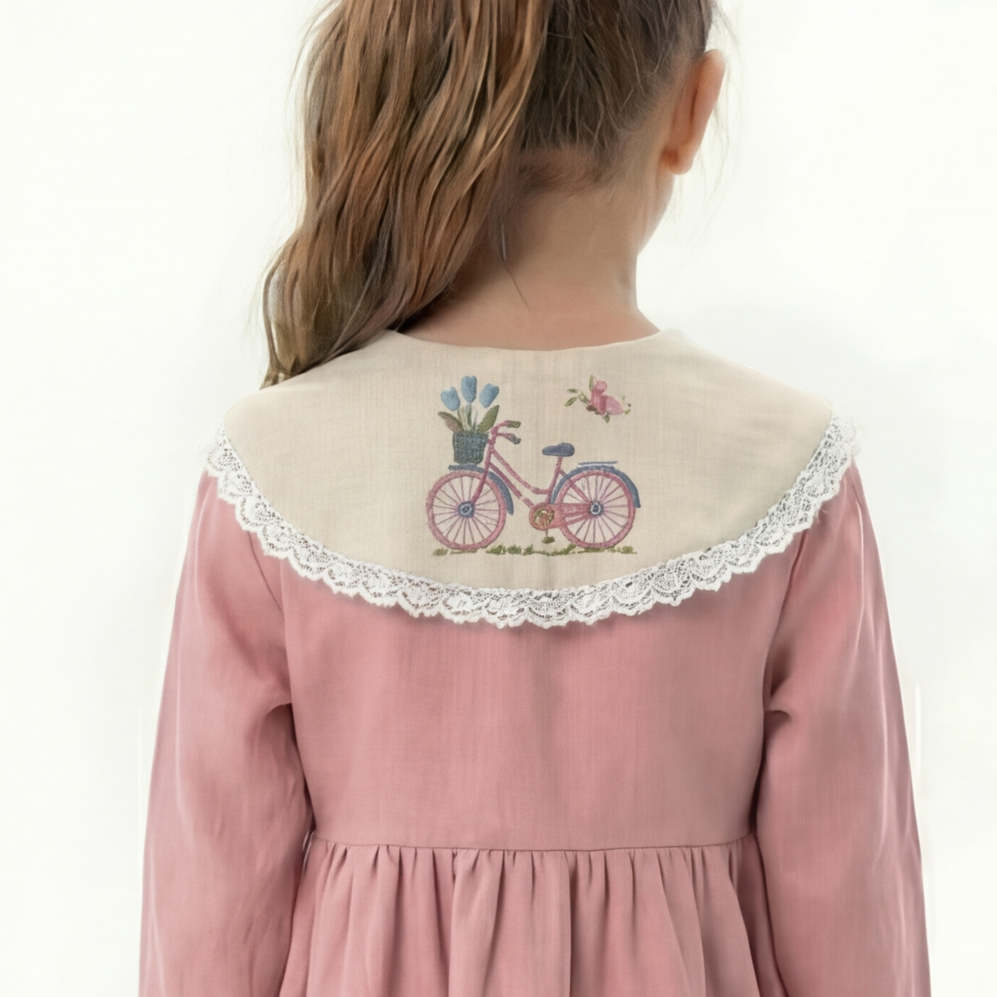 Colletto Decorativo in Lino Naturale per Bambina con Ricamo Tulipani – Fatto a Mano in Italia