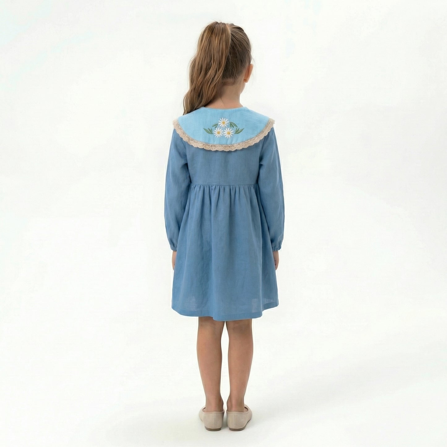 Colletto in lino azzurro ricamato per bambina – Colletto Peter Pan floreale con pizzo, removibile, fatto a mano in Italia