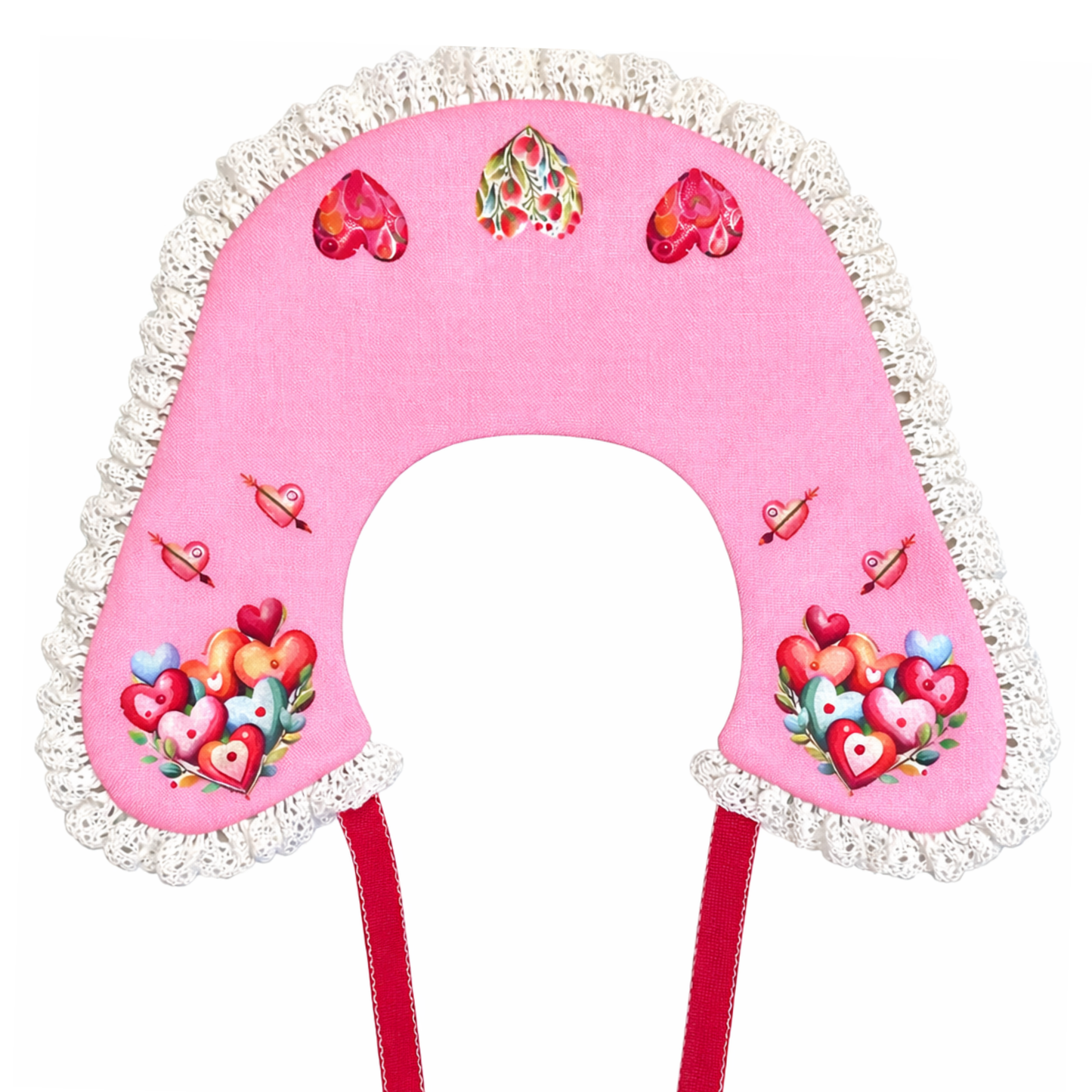 Dekorativer Leinenkragen für Mädchen mit Spitze und Herzmuster. Valentinstag.