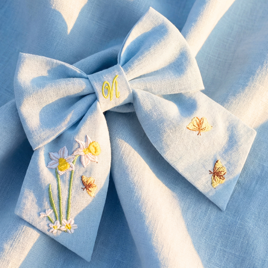 Light blue linen hair bow with daffodil embroidery – Handmade hair bow for girls