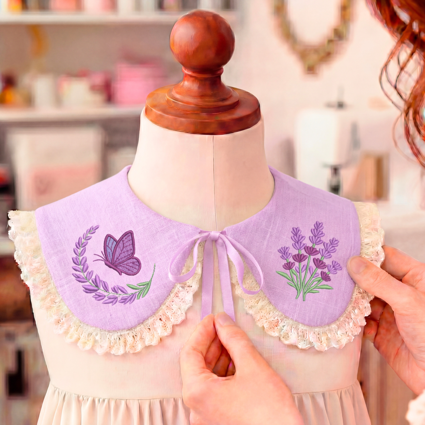 Colletto in Lino Ricamato per Bambine – Lavanda e Farfalla