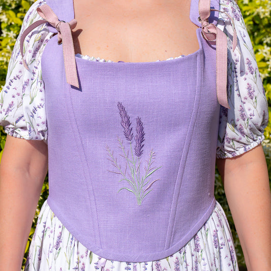 Corsetto in lino con ricamo floreale. Stile cottagecore elegante